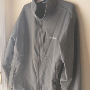 Columbia Men’s Ascender Softshell Jacket Size XL Full Zipper Gray 3 Pockets Warm